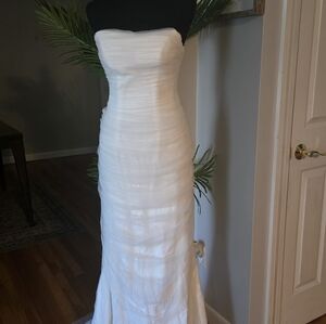 Elegant White Strapless Dress